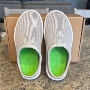 OOFOS SIZE 5